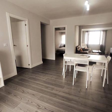 Espacioso Piso Con Garaje Cerca Del Centro De Vigo Esterno foto