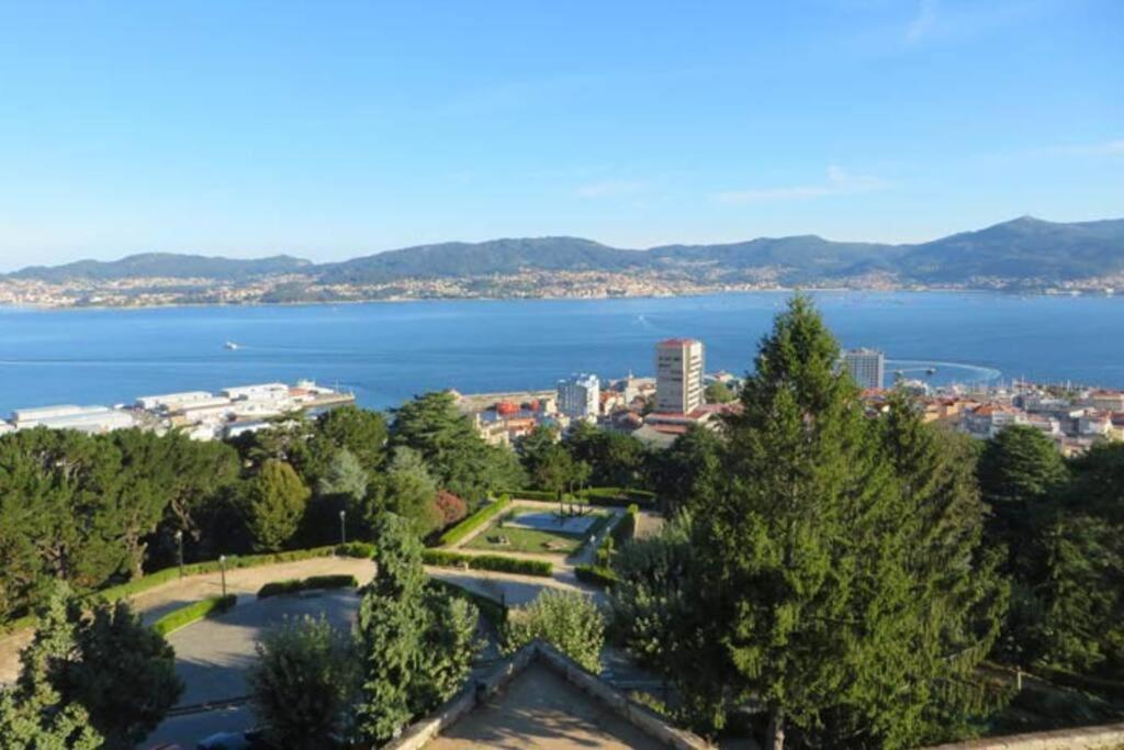 Espacioso Piso Con Garaje Cerca Del Centro De Vigo Esterno foto